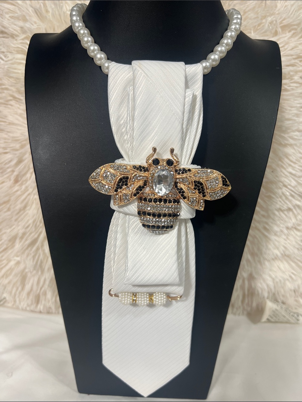 Tie Necklace with Bee Crystal Brooch Gold & Black